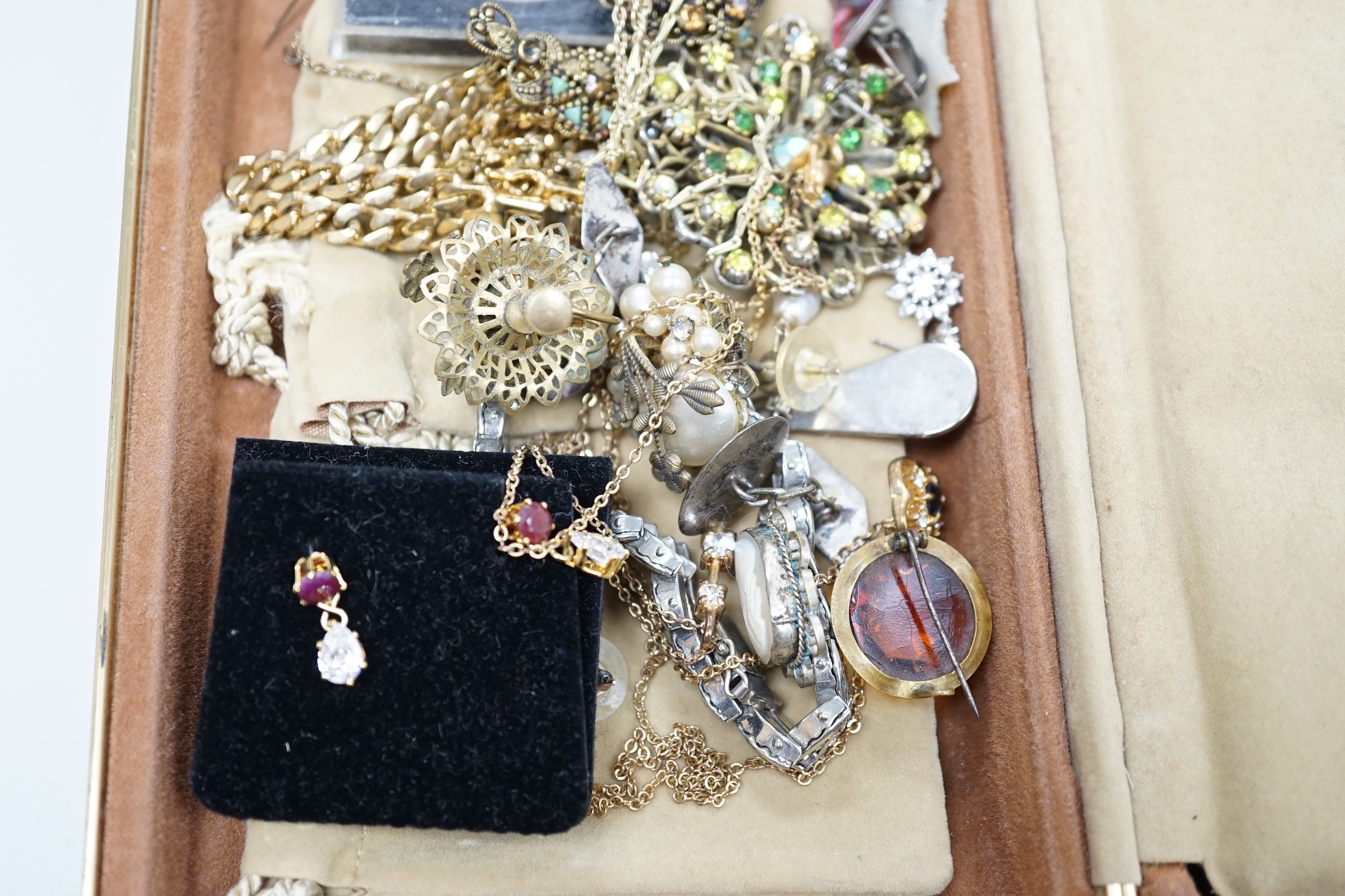 A modern 585 chain, 58cm, 6.6 grams, a 9ct gold and baroque pearl set necklace, 40cm, gross weight 4.3 grams and a quantity of assorted costume jewellery.